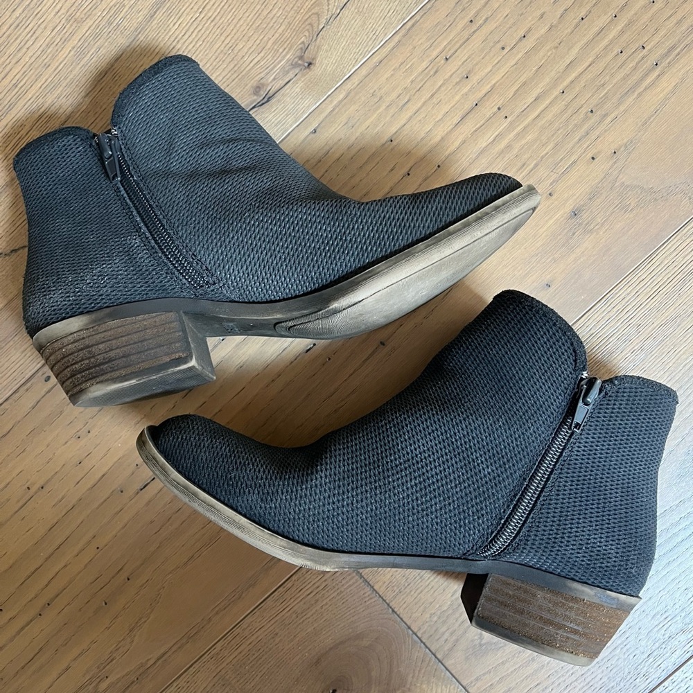 Kensie Gerona Women’s dark gray suede casual ankle boots